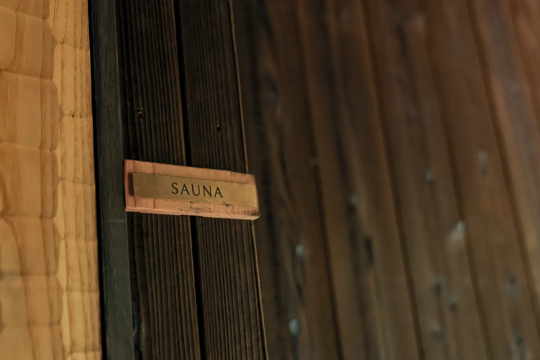 木の香りのサウナ室